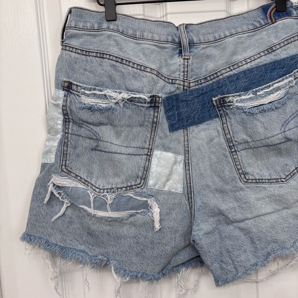 Light Wash Distressed Boyfriend Shorts | American Eagle Size 16 - Picture 9 of 12